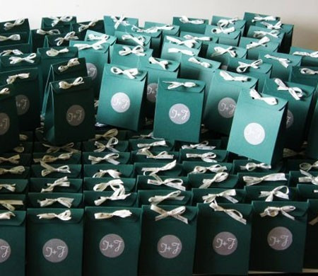 Cardboard gift bag for wedding favours