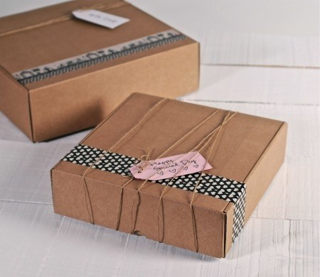 Kraft gift box with cord and label Kraft gift box with cord and label