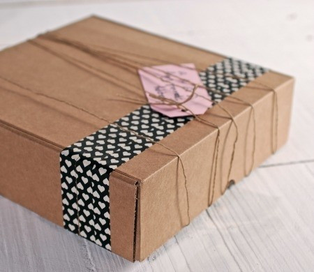 Kraft gift box with cord and label Kraft gift box with cord and label