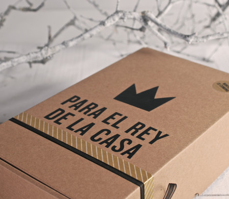 Shipping box with wall sticker Shipping box with wall sticker