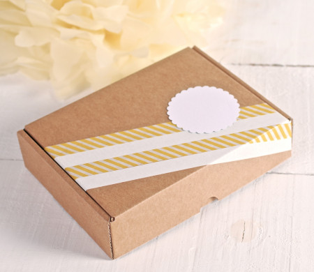 Rectangular box with yellow and white decoration Rectangular box with yellow and white decoration