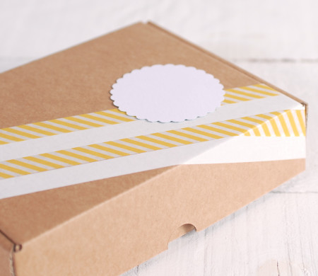 Rectangular box with yellow and white decoration Rectangular box with yellow and white decoration