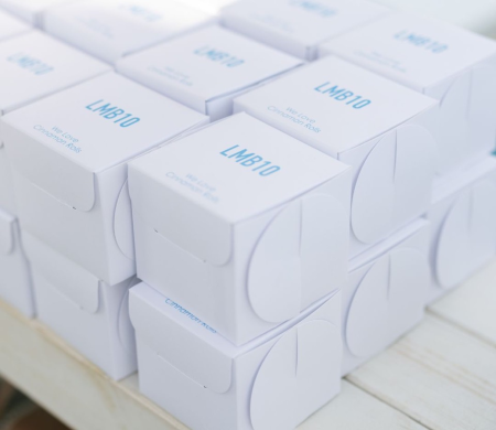 Cinnamon roll box Cinnamon roll box