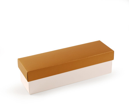 Individual wine box with lid made from laminated cardboard.