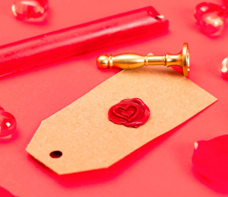 Metallic wax seal
