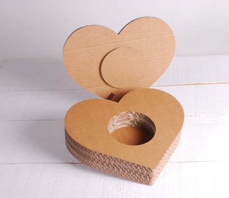 Heart-shaped cardboard box