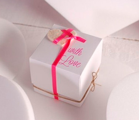 Gift box with compartments