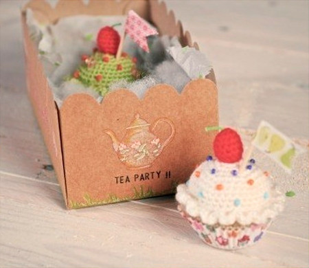 Box for crocheted cupcakes