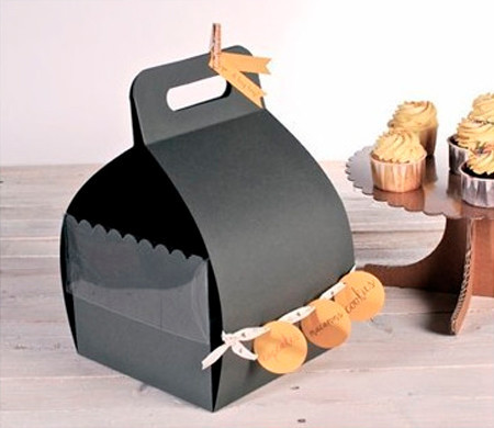 Box with handle for cakes Box with handle for cakes
