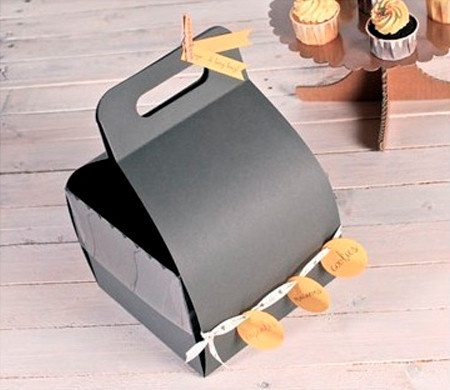Box with handle for cakes Box with handle for cakes