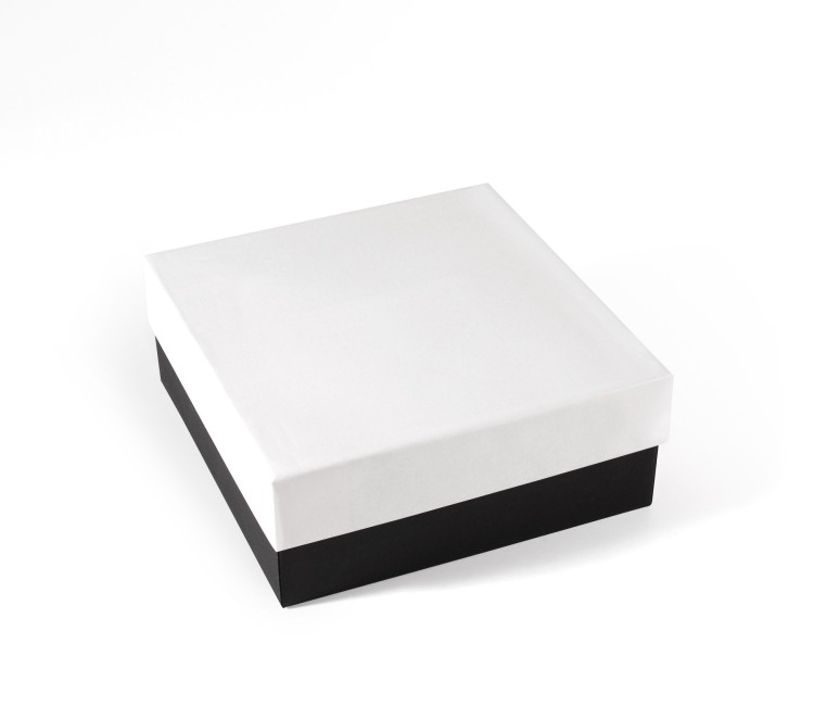 Rigid square box of lined cardboard Rigid square box of lined cardboard