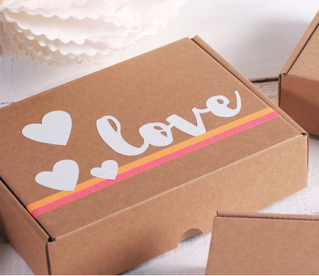 Vinyl decoration 'Love is in the air'