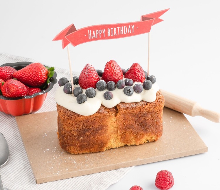 Topper for cakes with the message Happy Birthday Topper for cakes with the message Happy Birthday