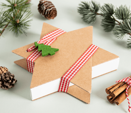 Star-shaped Box Ideal for Christmas