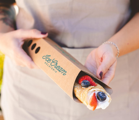 Take-away container for crepes and pancakes, made from cardboard and ideal for your food truck.