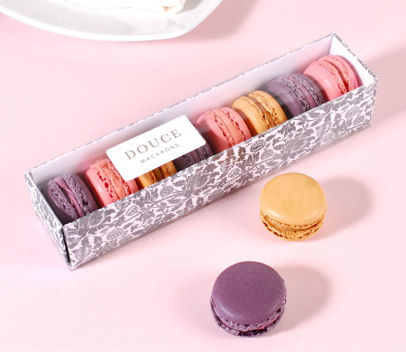 Macaron box with a Clear Plastic Strip