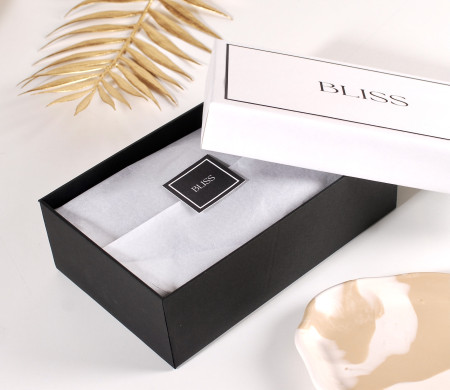 Rigid rectangular box of lined cardboard