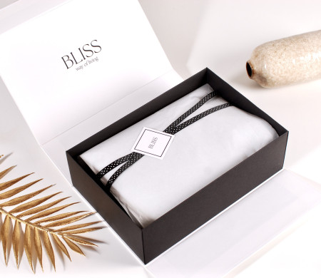 Self-assembling rectangular lined cardboard box