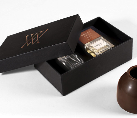 Rigid rectangular box of lined cardboard