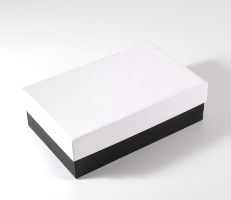 Rigid rectangular box of lined cardboard