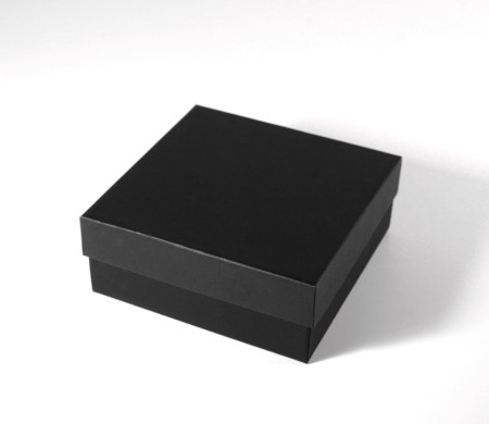 Rigid square box of lined cardboard