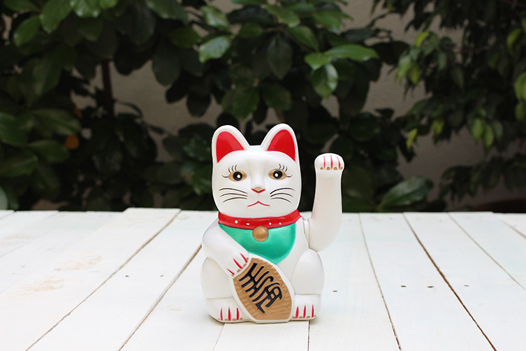 spray painted fortune cat