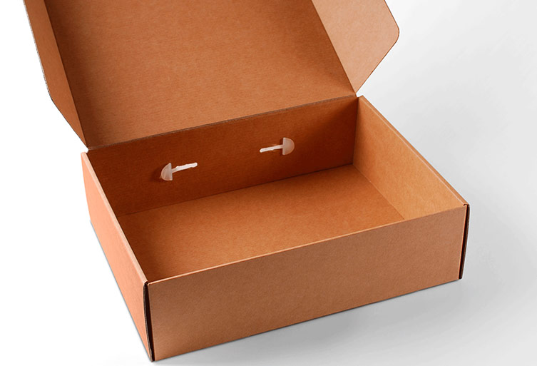 cardboard_briefcase-_selfpackaging_1