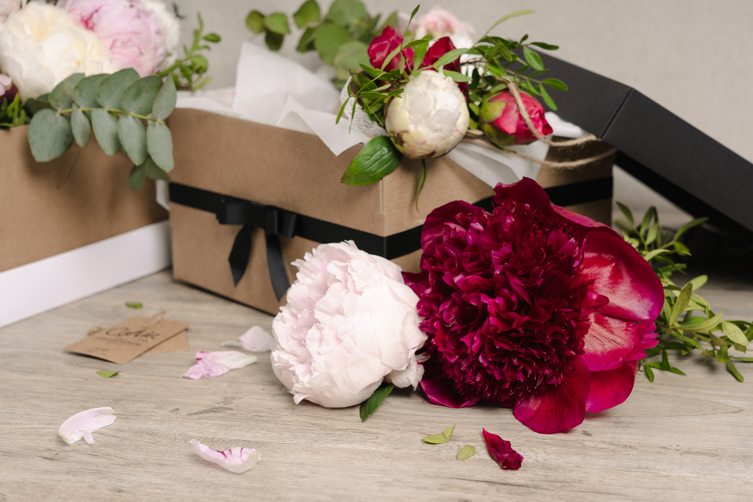 Flowers in a box to celebrate Spring - Selfpackaging Blog