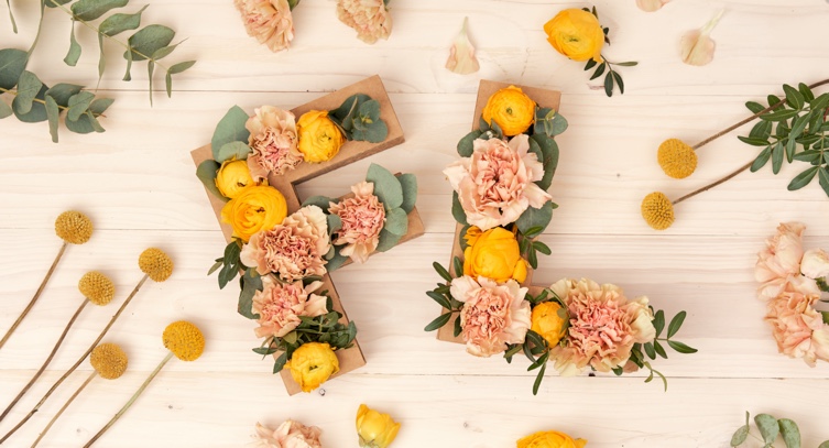 Cómo hacer tus propias letras florales - Selfpackaging Blog