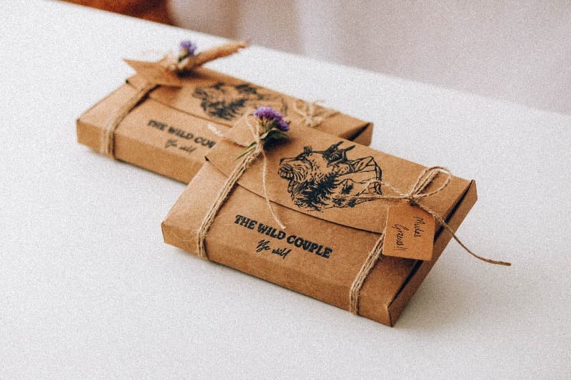 Boxes decorated with fine hemp twine.