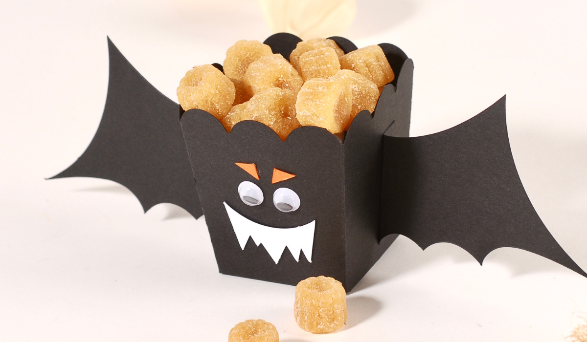 The little bat, your box for sweets