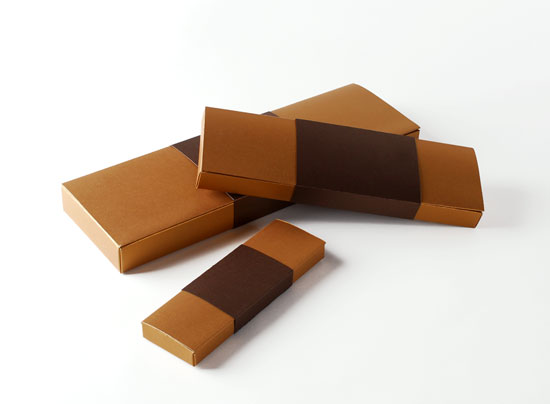 Long gift box with sleeve